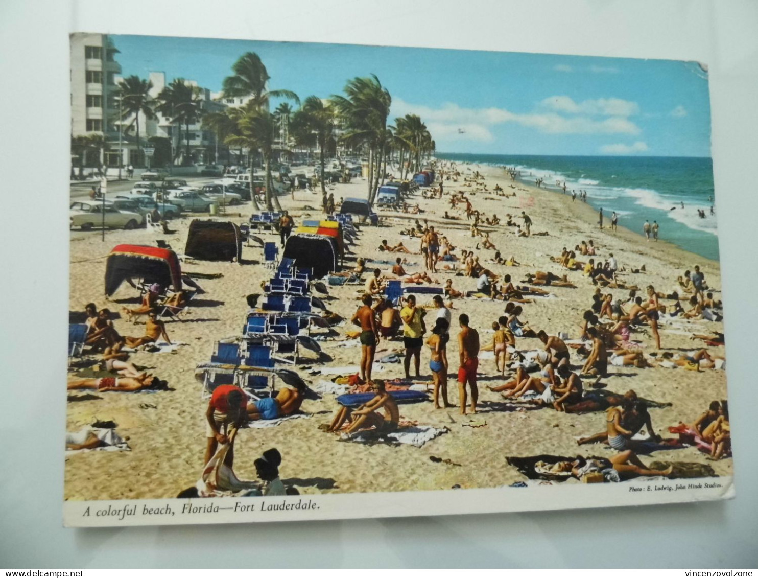 Cartolina Viaggiata "A Colorful Beach, Florida - Fort Lauderdale" 1980 - Fort Lauderdale