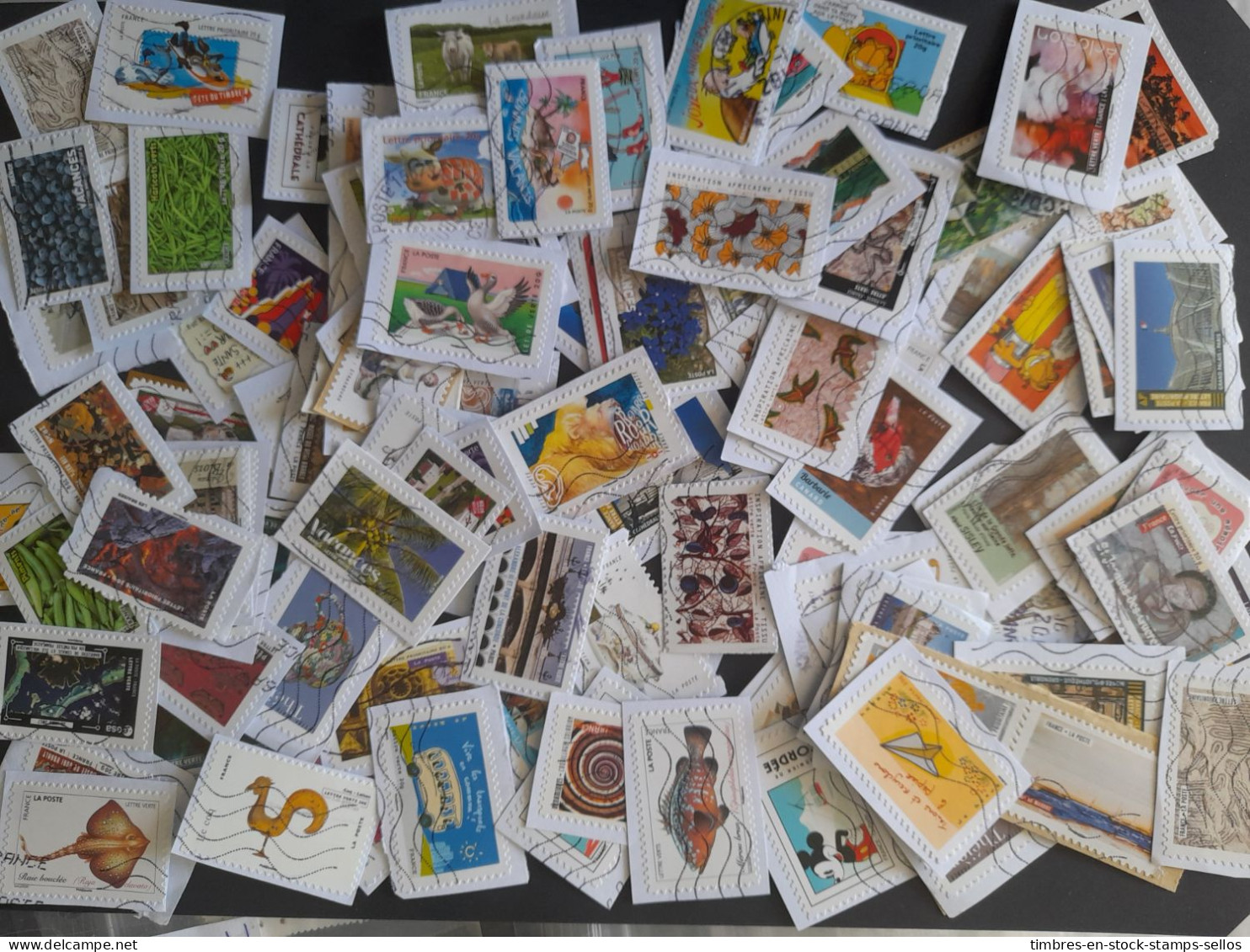 VRAC FRANCE AUTO ADHESIFS 450 G LARGE COMMEMORATIVES MIXTURE  SUR FRAGMENTS ,UNIQUEMENT GRANDS FORMA - Vrac (min 1000 Timbres)