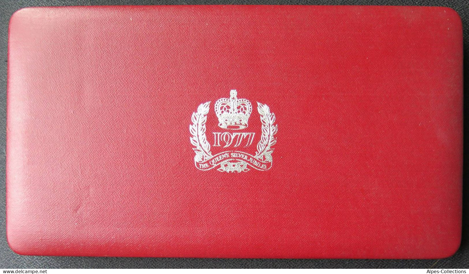 GBRX02 - ANGLETERRE - QUEEN'S SILVER JUBILEE COINS SET - 1977 - 8 Pièces - Mint Sets & Proof Sets