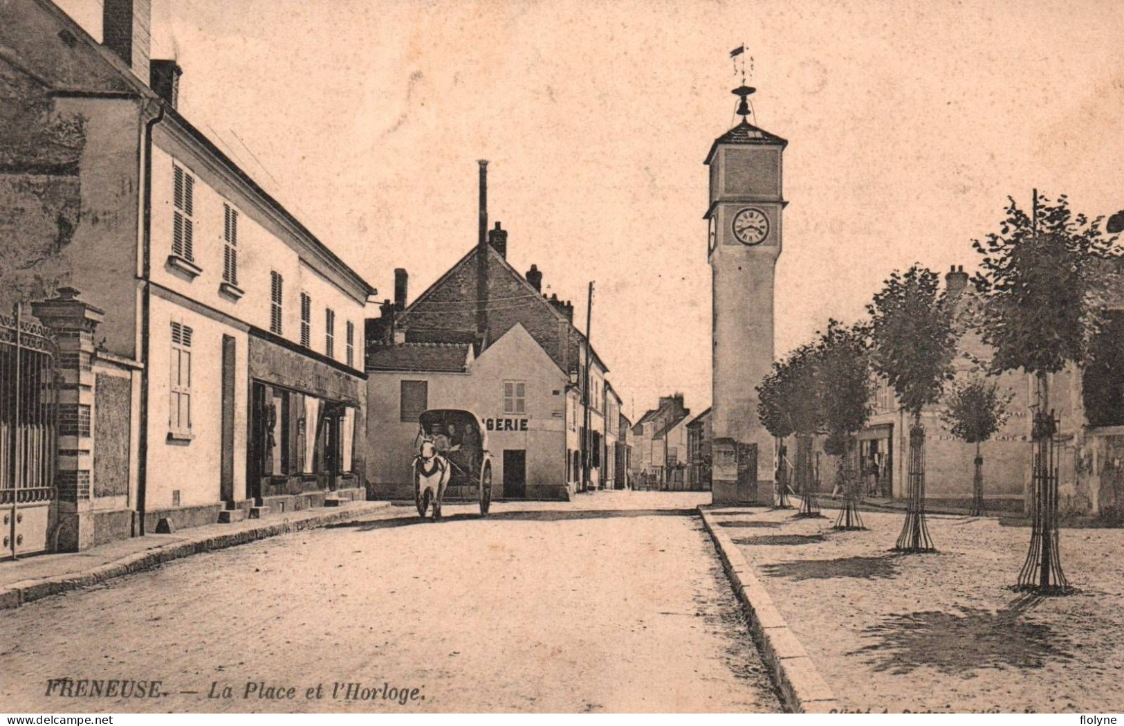 Freneuse - La Place Et L'horloge - Attelage - Freneuse