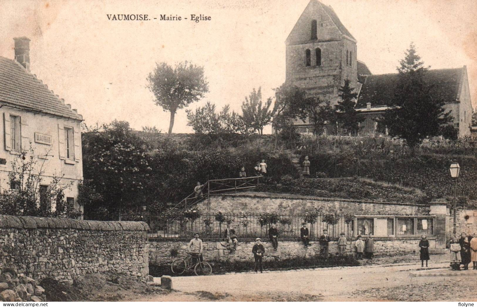 Vaumoise - Mairie Et église Du Village - Vaumoise