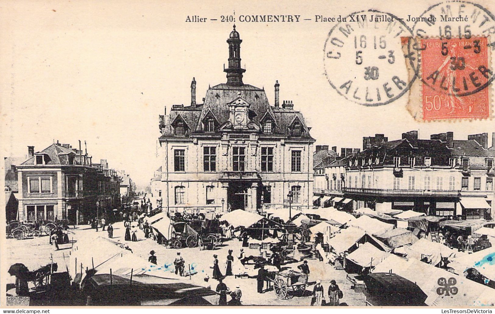 COMMERCE - Marchés - COMMENTRY - Place Du 14 Juillet - Jour De Marché - Carte Postale Ancienne - Marchés