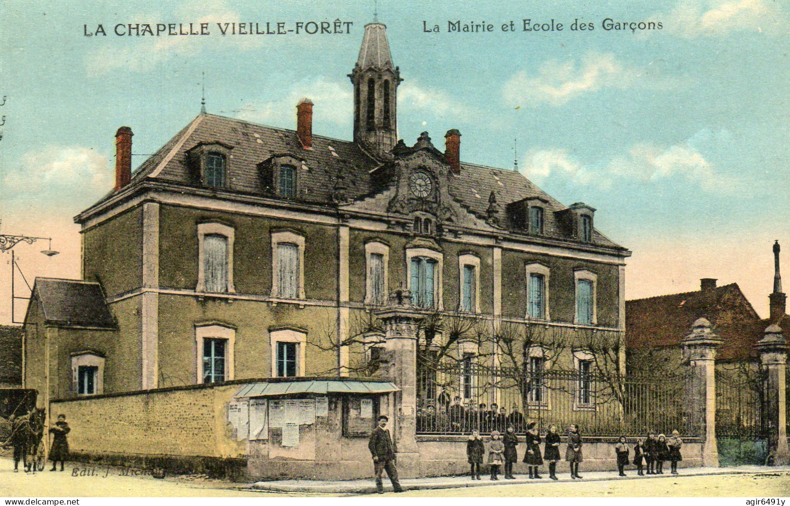 - LA CHAPELLE VIEILLE FORET (89) -  La Mairie Et L'Ecole Des Garçons  (animée, Couleurs)  -25363- - Flogny La Chapelle
