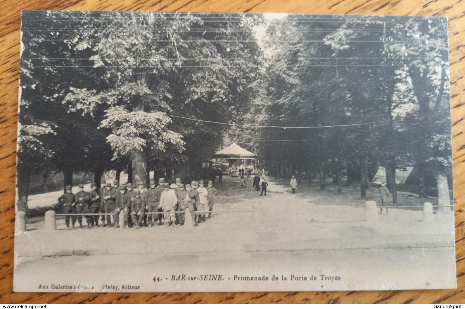 Bar Sur Seine (Aube) - Promenade De La Porte De Troyes - Groupe De Soldats, Militaires - Bar-sur-Seine