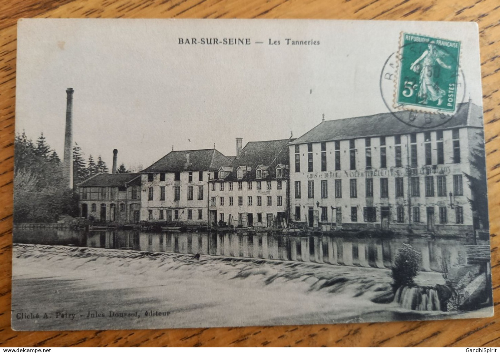 Bar Sur Seine (Aube) - Les Tanneries - Manufacture De Cuirs Pour Le Ballon - Cheminée - Bar-sur-Seine