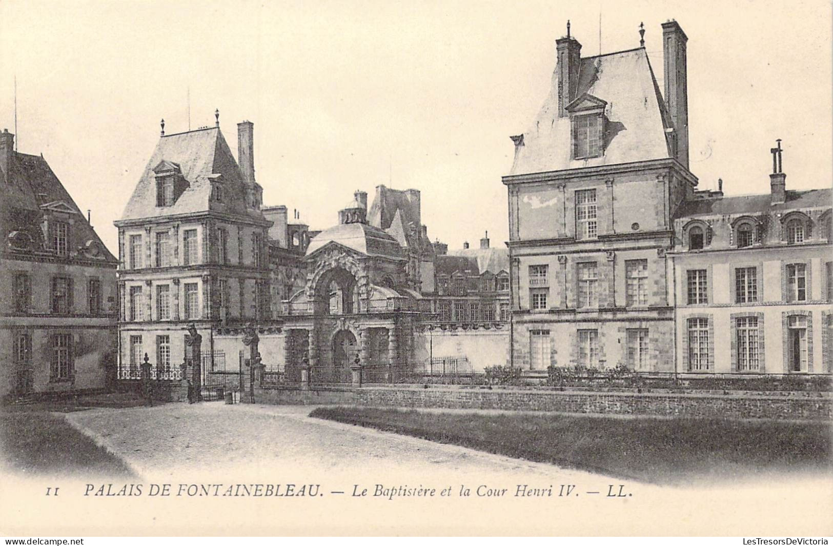 FRANCE - 77 - Palais De Fontainebleau - La Baptistère Et La Cour Henri IV - Carte Postale Ancienne - Fontainebleau