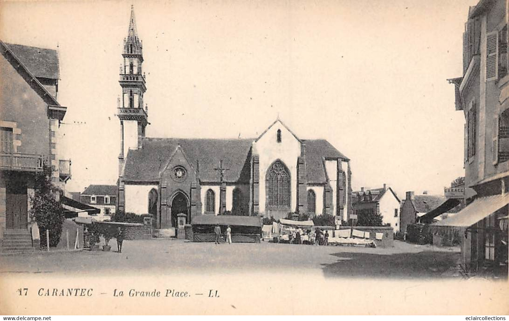 Carantec        29         La Grande Place Et Eglise.  N° 17      (voir Scan) - Carantec