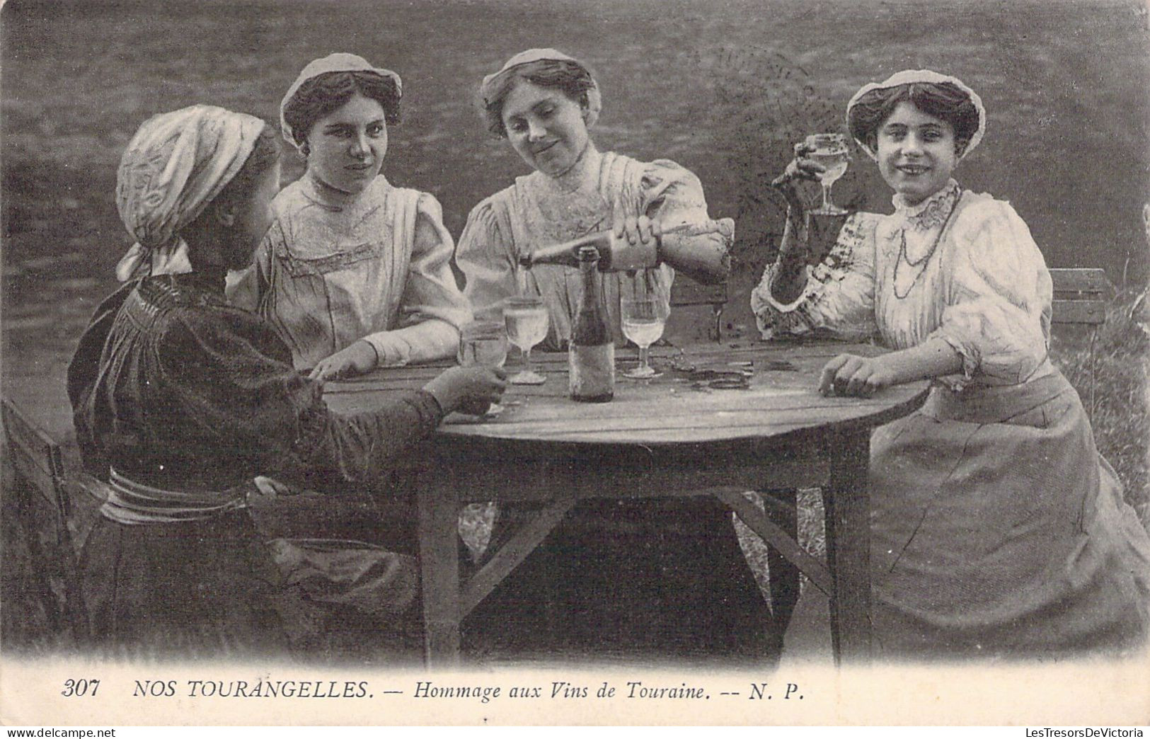 FOLKLORE - En Touraine - Hommages Aux Vins De Touraine - Carte Postale Ancienne - Trachten