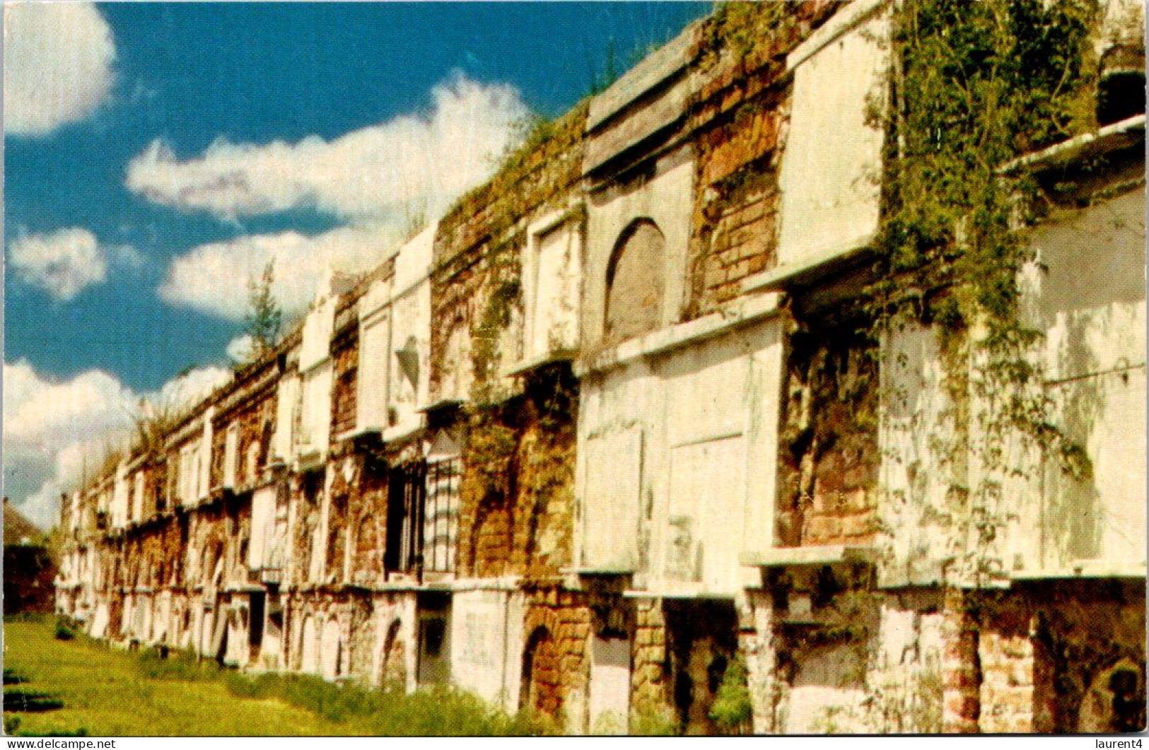 (2 Q 36) USA -  New Orleans - (Nouvelle Orléans) St Louis Cemetery Vaults - New Orleans