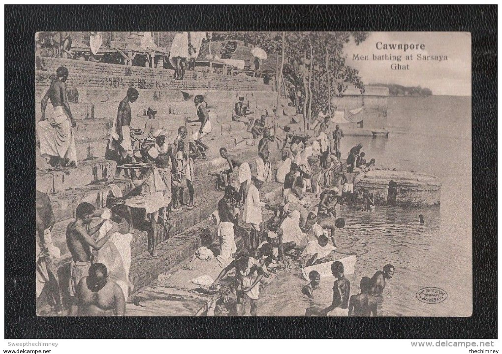 CPA INDIA INDE Cawnpore, Men Bathing At Sarsaya Ghat UNUSED - India