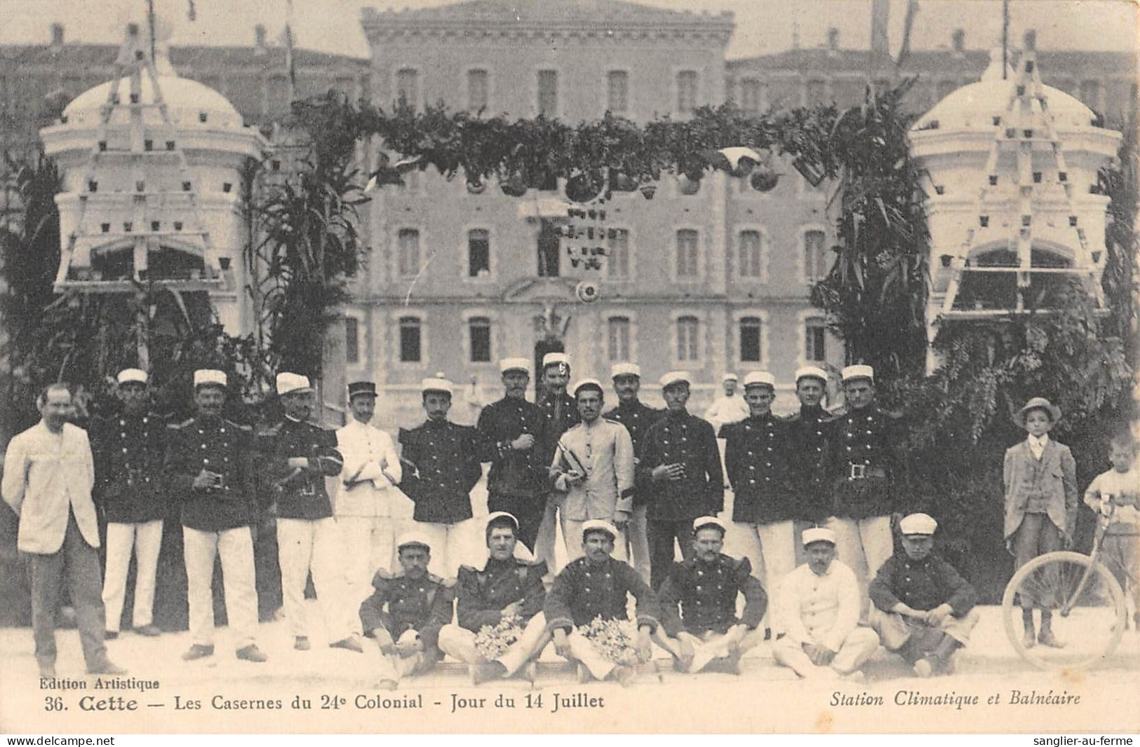 CPA 34 CETTE LES CASERNES DU 24e COLONIAL JOUR DU 14 JUILLET / Cpa Rare - Sete (Cette)