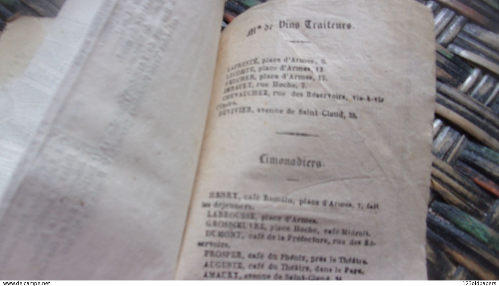 RARE 1839 VERSAILLES INDICATEUR DESCRIPTION PARSALLES ET NUMEROS TABLEAUX PORTRAITS SCULPURES DU MUSEE  PLAN 100 PAGES