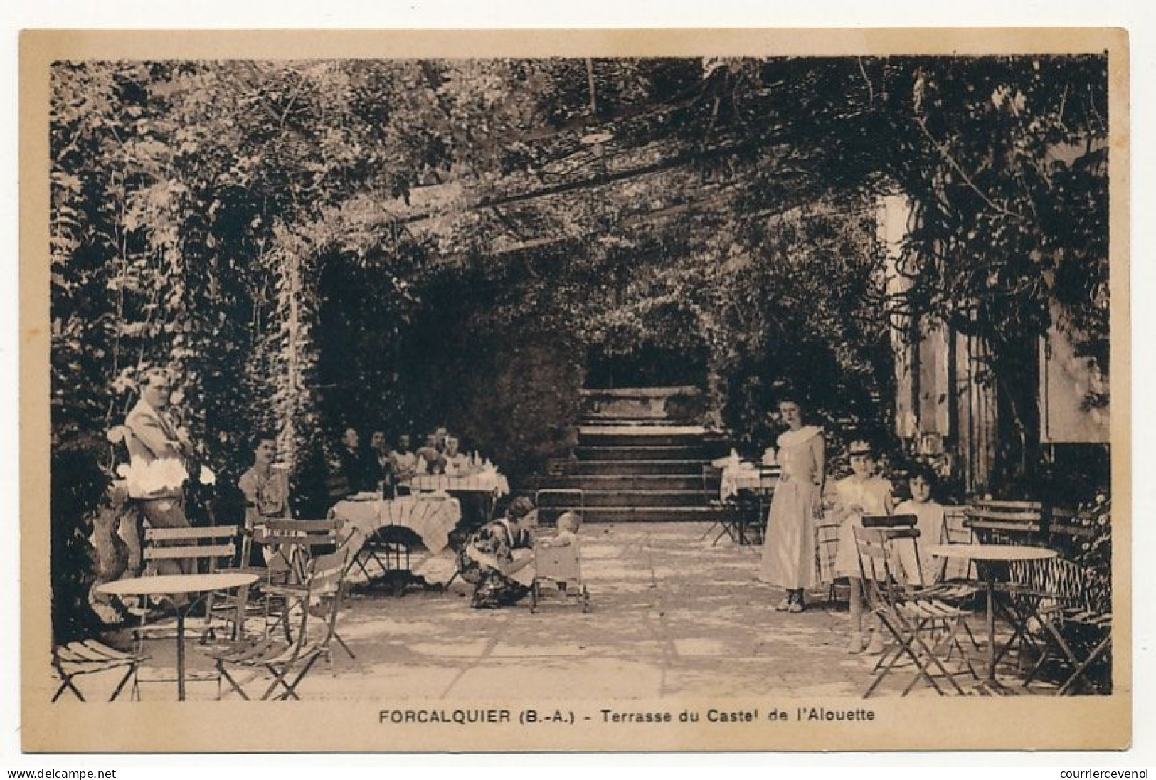 CPA - FORCALQUIER (Basses Alpes) - Terrasse Du Castel De L'Alouette - Forcalquier