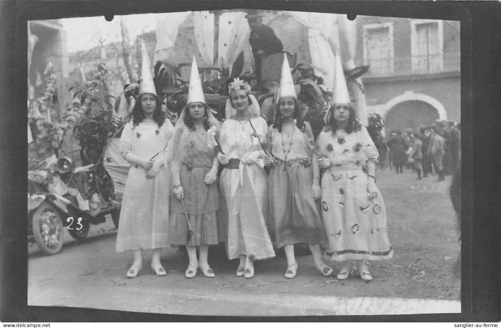 CPA 34 SERVIAN CARTE PHOTO SCENE DE CARNAVAL DANS LE CENTRE DU VILLAGE - Sonstige & Ohne Zuordnung