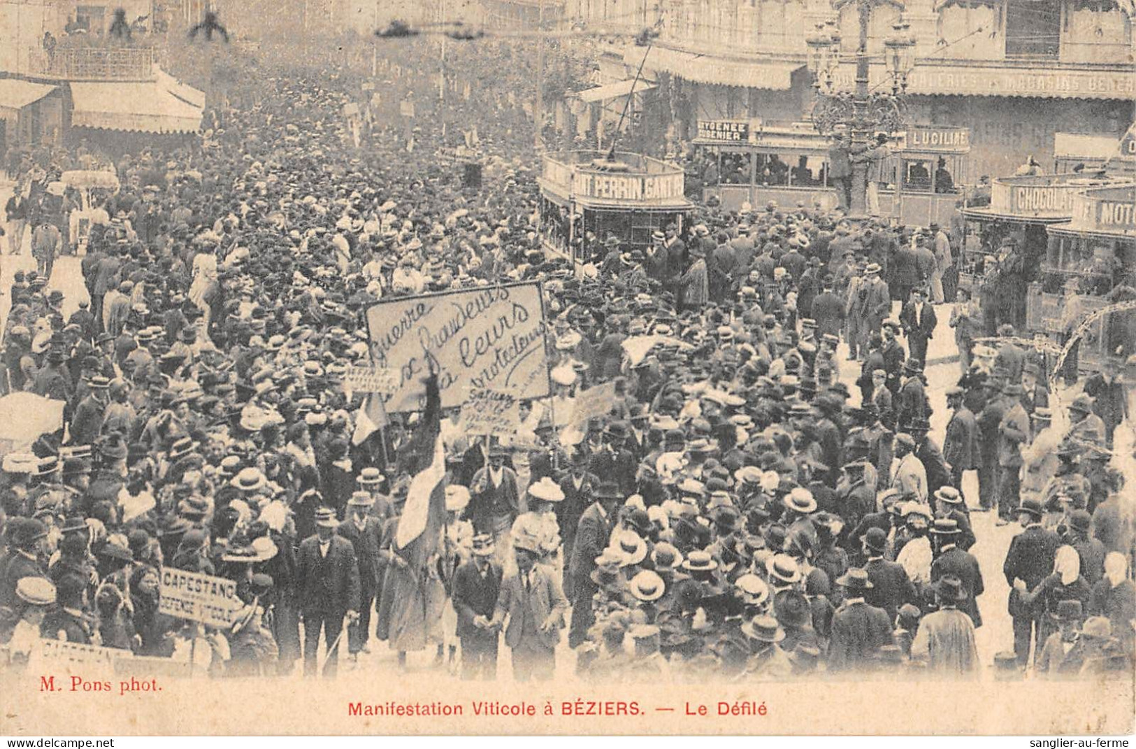 CPA 34 MANIFESTATIONS VITICOLES DE BEZIERS LE DEFILE - Beziers