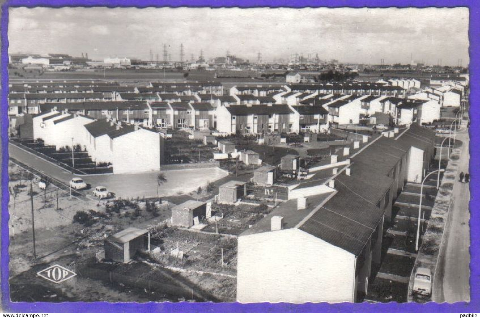 Carte Postale 59. Grande-Synthe Cité HLM Des Nouvelles Synthes  Quartier Des Savants  Renault 4L  Très Beau Plan - Grande Synthe