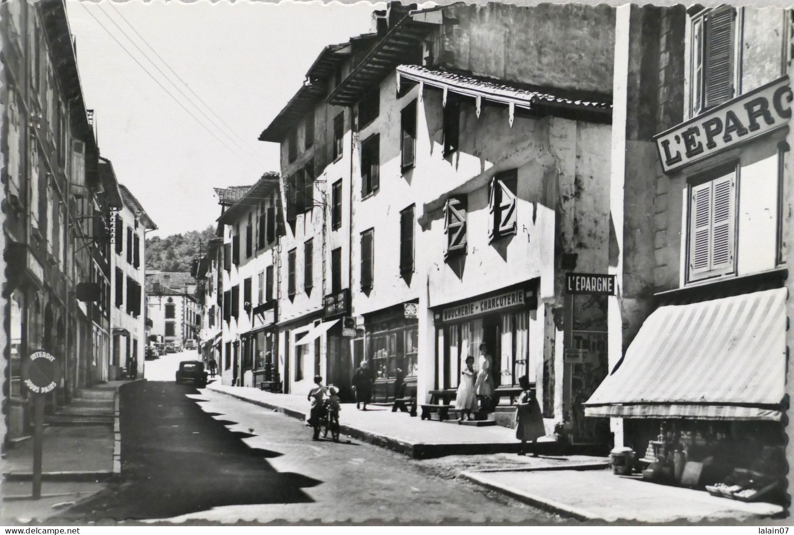 Carte Postale : 64 : HASPARREN : Rue Montante, "L'EPARGNE", Timbre En 1959 - Hasparren