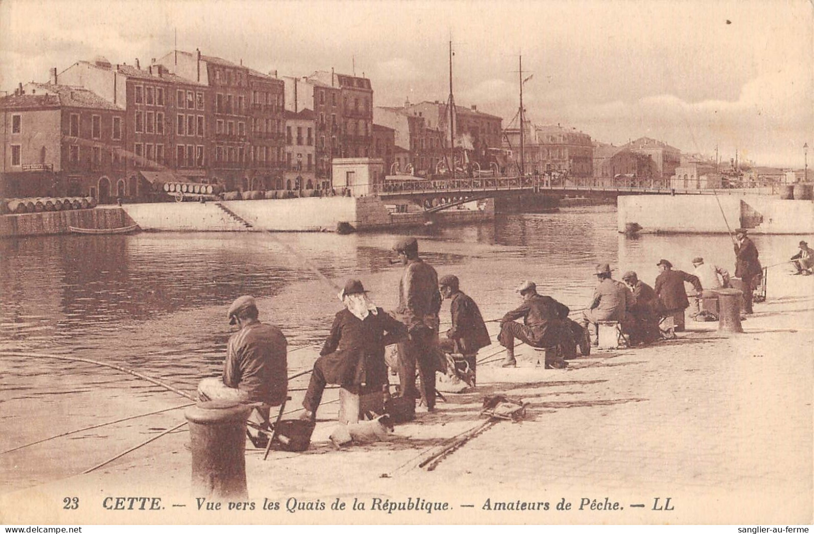 CPA 34 CETTE SETE VUE VERS LES QUAIS DE LA REPUBLIQUE AMATEURS DE PECHE - Sete (Cette)