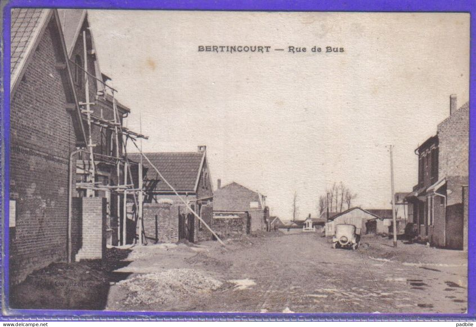 Carte Postale 62. Bertincourt  Rue De Bus   Très Beau Plan - Bertincourt