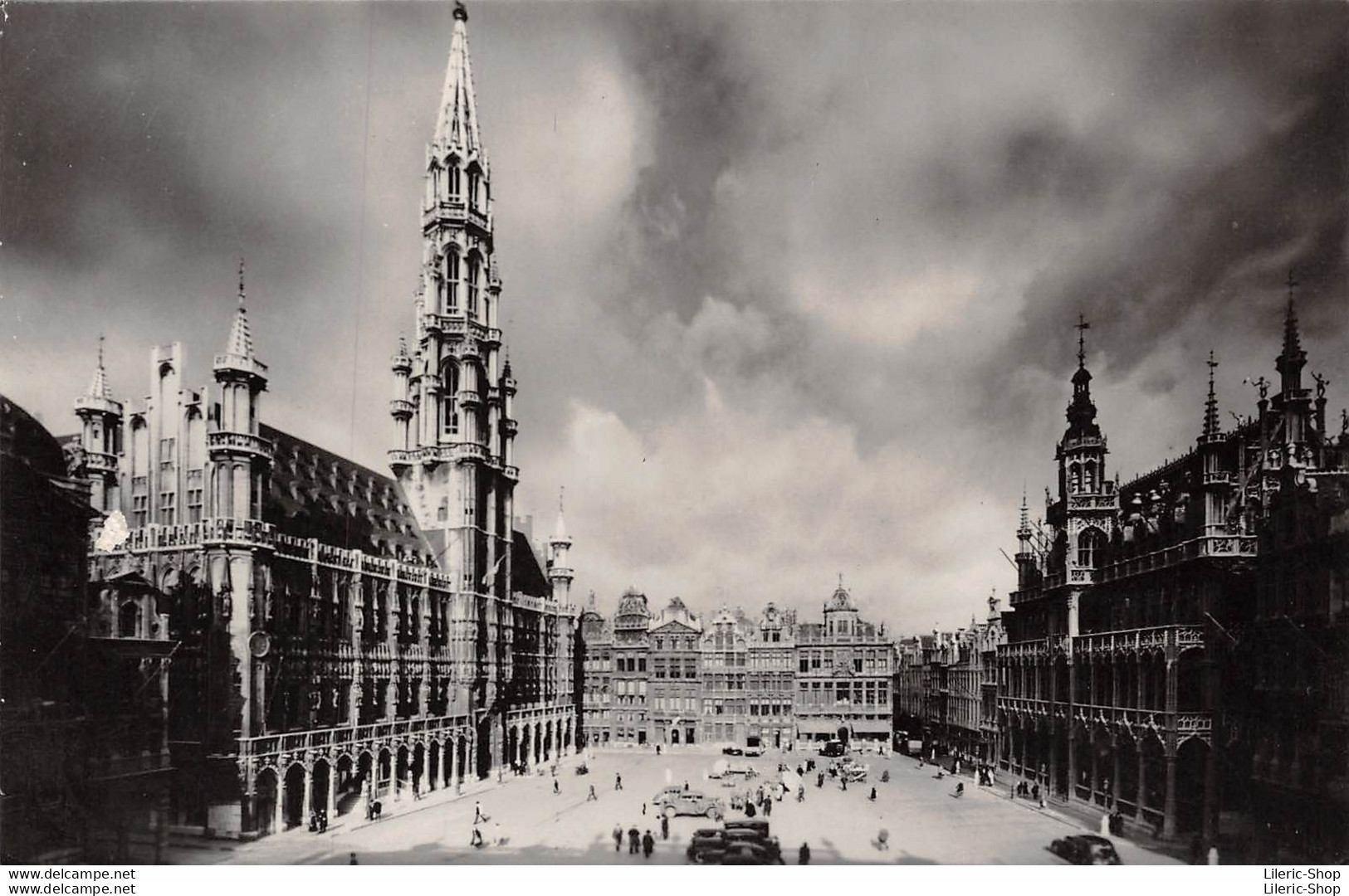 Bruxelles En 1952  La Grand Place Brussel. - De Groote Markt. Brussels. - The Grand' Place. - Squares