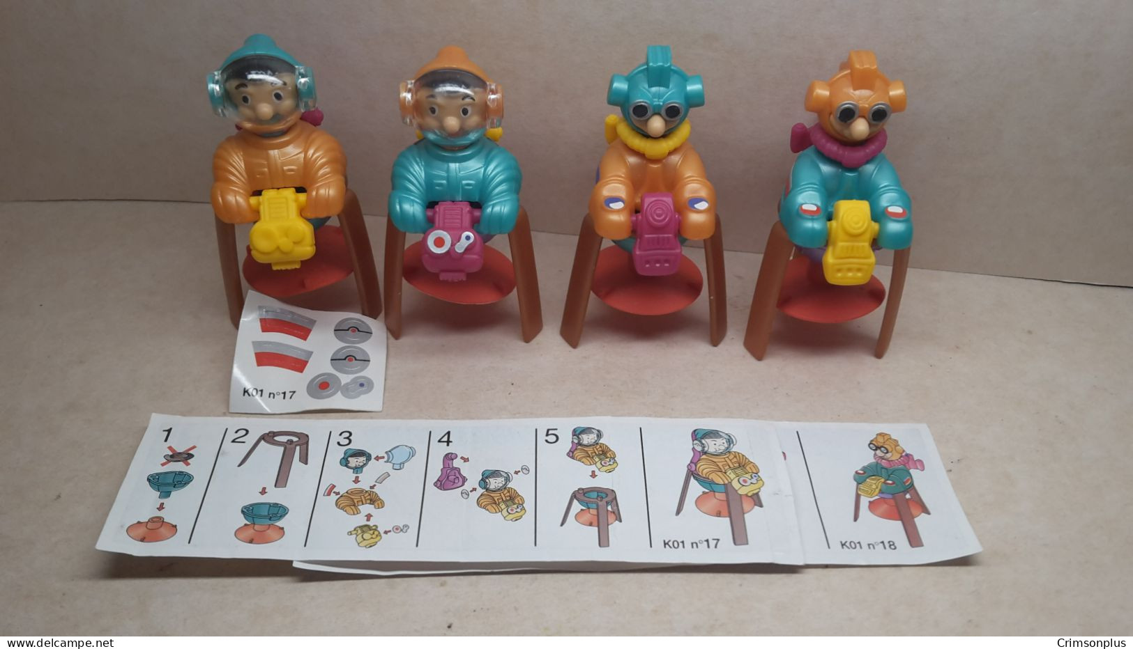 2001 Ferrero - Kinder Surprise - K01 17, 18 - Astronauts - Complete Set + 2 BPZ's - Monoblocs