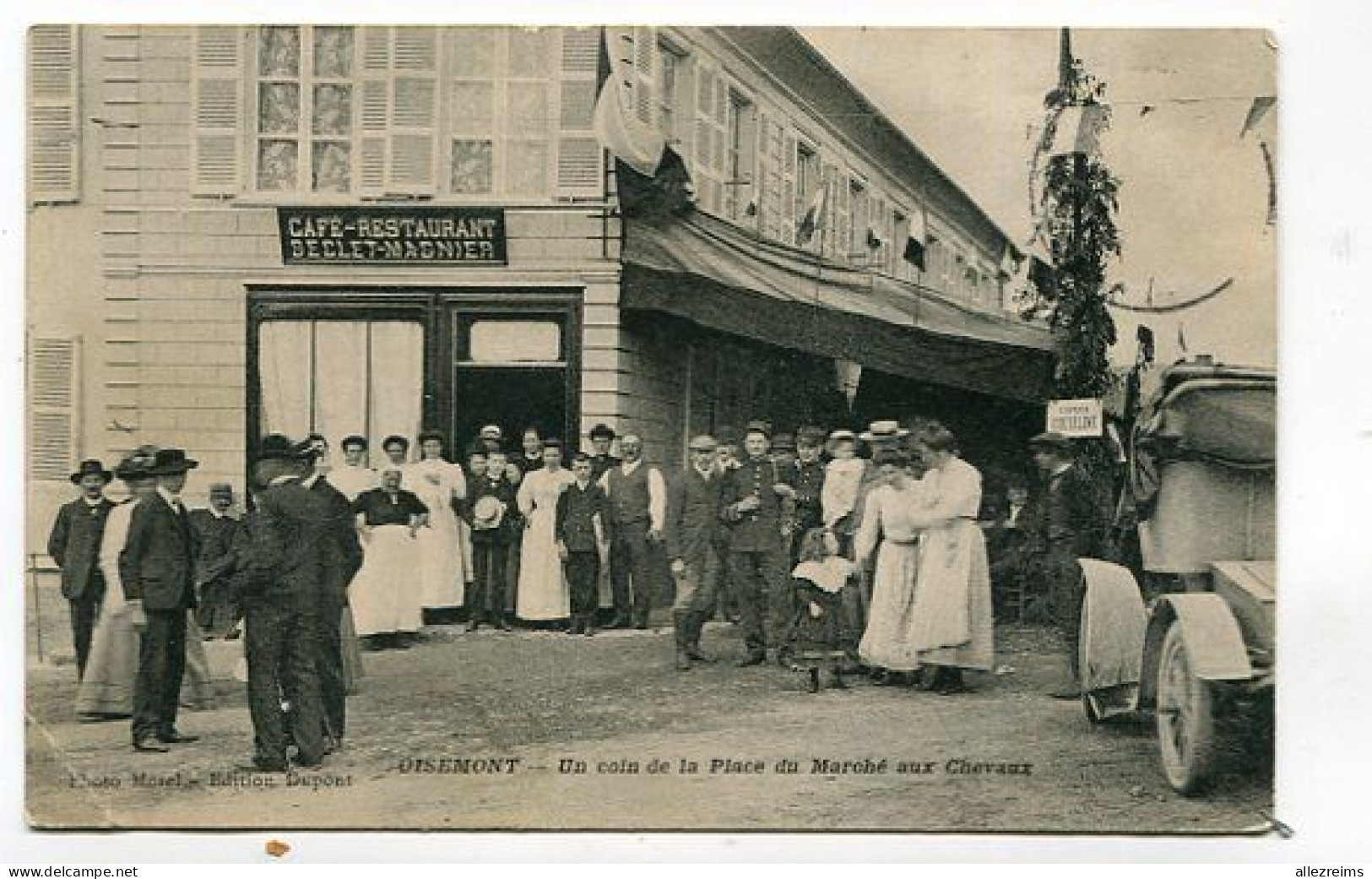 CPA  80 : OISEMONT  Café Au Coin De La Place Du Marché Aux Chevaux  VOIR  DESCRIPTIF  §§§ - Oisemont