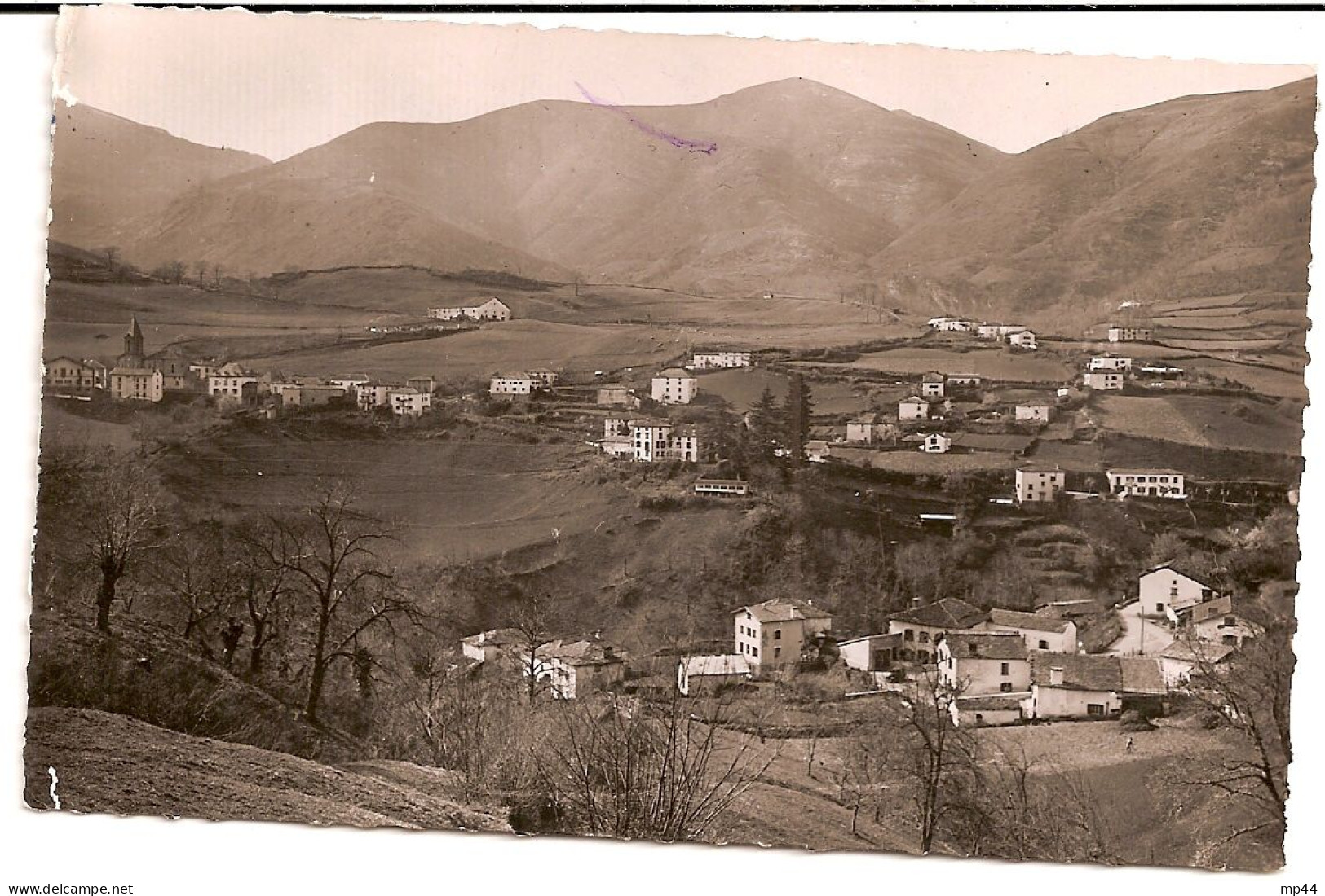 7---64 ARNEGUY Hameau De ONDAROLLE Et Village Espagnol De VALCARLOS - Arnéguy