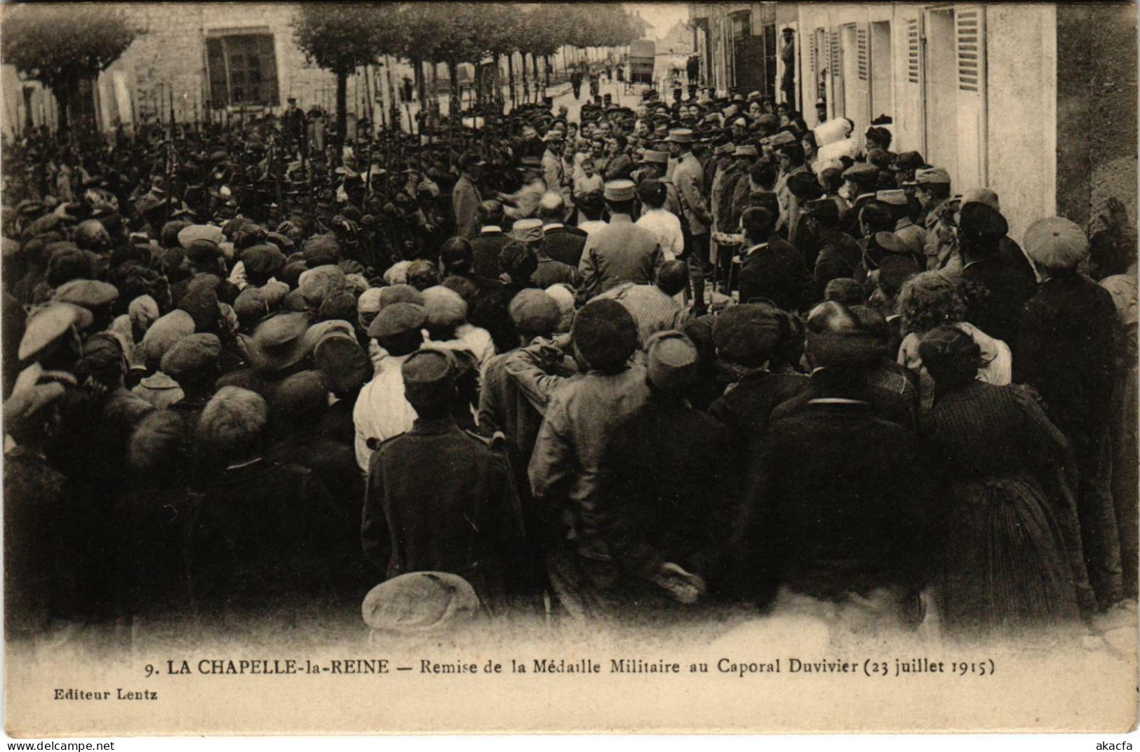 CPA LA CHAPELLE-la-REINE Remise De La Médaille Militaire Au C. Duvivier 1915 (861406) - La Chapelle La Reine