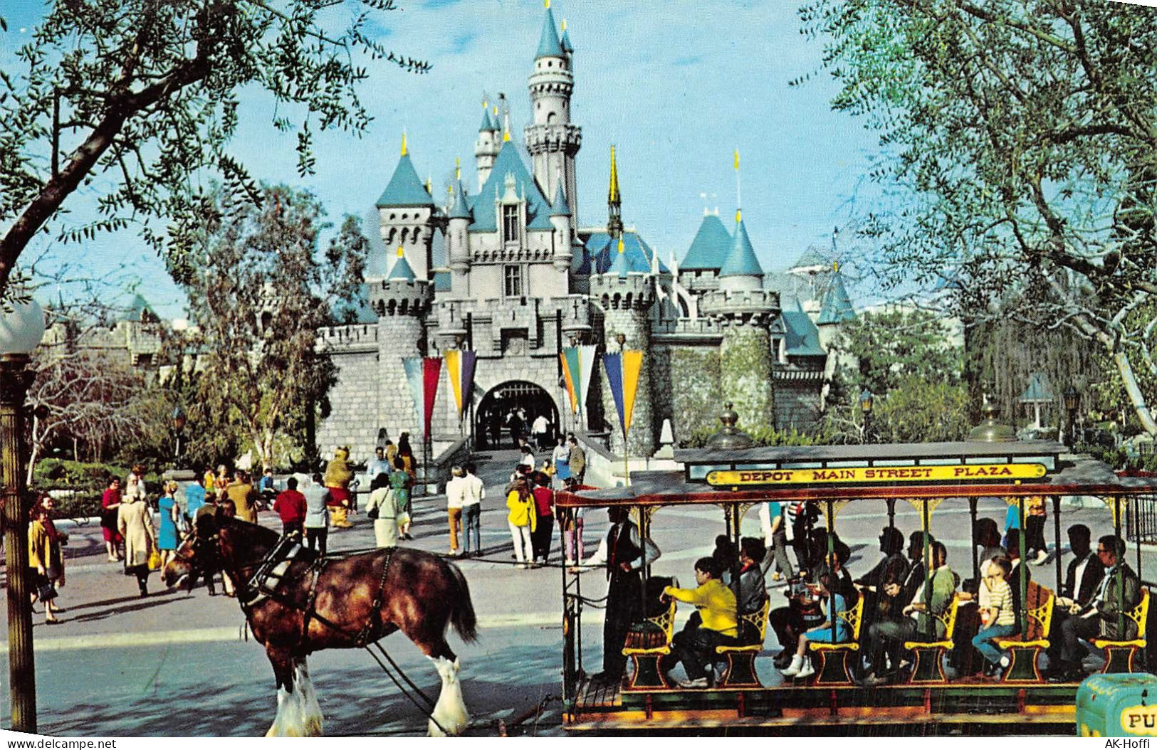 DISNEYLAND ANAHEIM SLEEPING BEAUTY CASTLE FANTASYLAND (512) - Anaheim