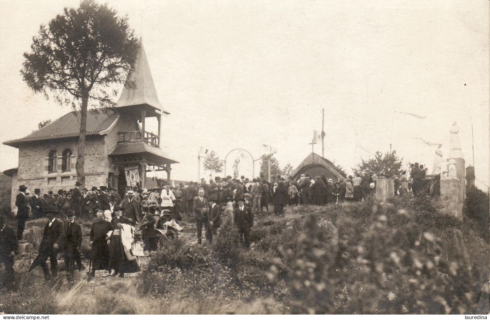 CARTE PHOTO  ALLIER - SAINT  CLEMENT  INAUGURATION DU CALVAIRE - Monumentos