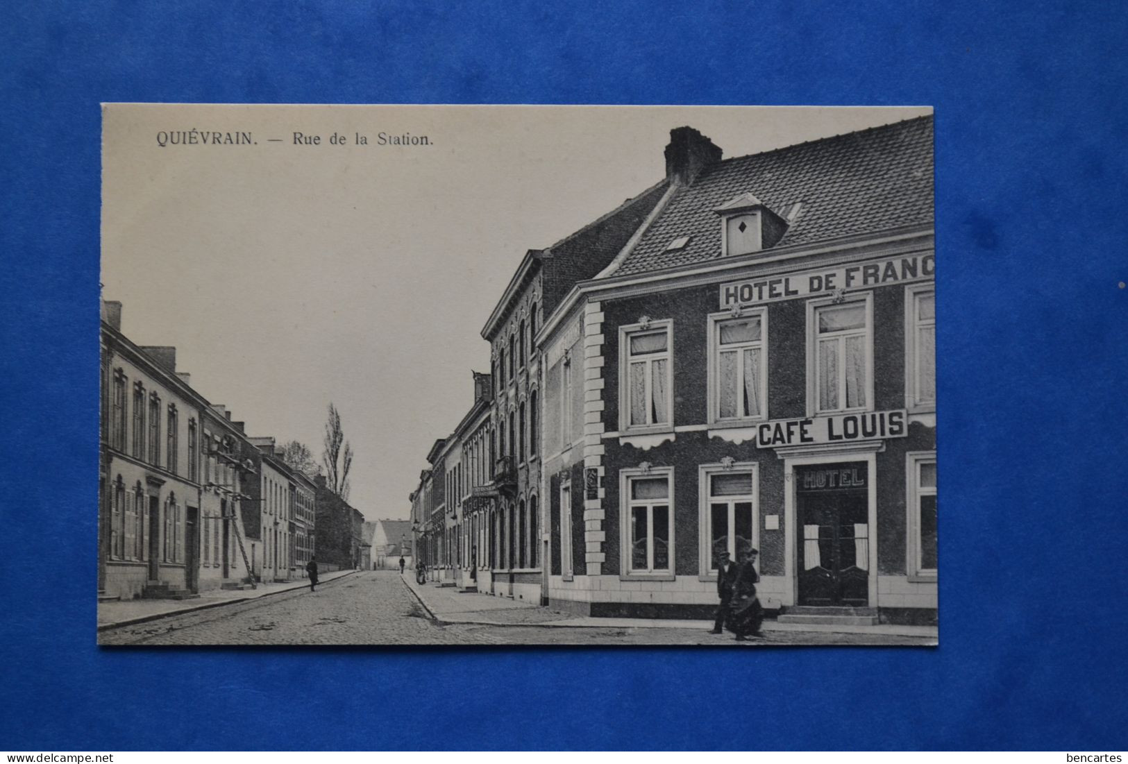 Quiévrain: Rue De La Station, Café Louis Et Hôtel De France Animée - Quievrain