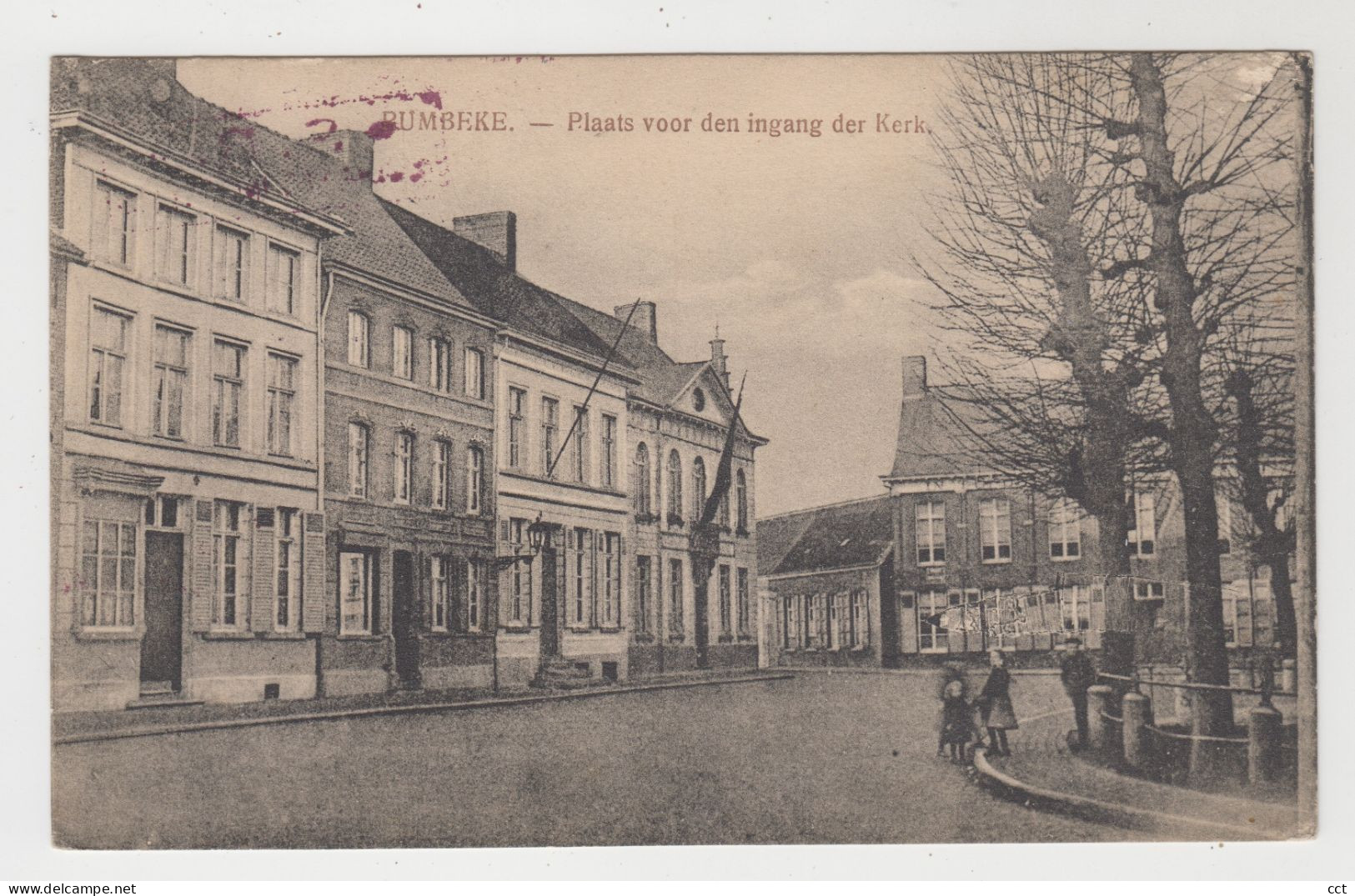 Rumbeke  Roeselare    Plaats Voor Den Ingang Der Kerk    FELDPOST - Roeselare