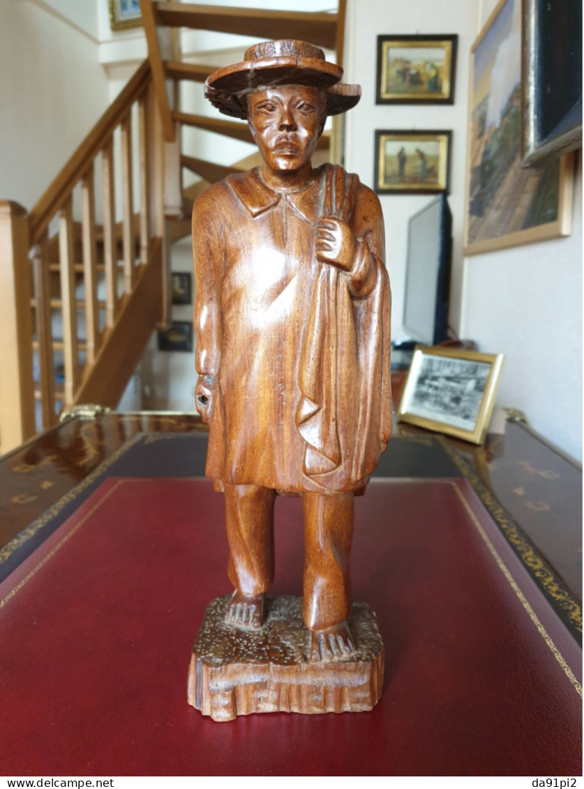 Statuette Sculptée En Palissandre Homme Madagascar Avaratsena - Hout