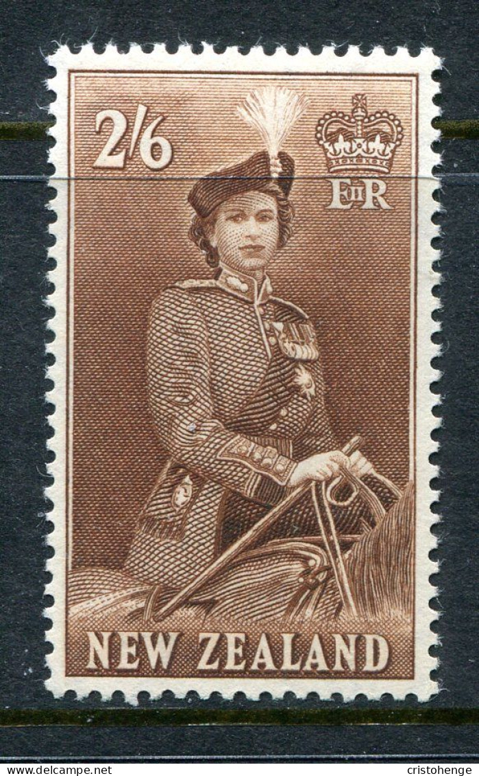 New Zealand 1953-59 QEII Definitives - 2/6 Brown HM (SG 733d) - Neufs