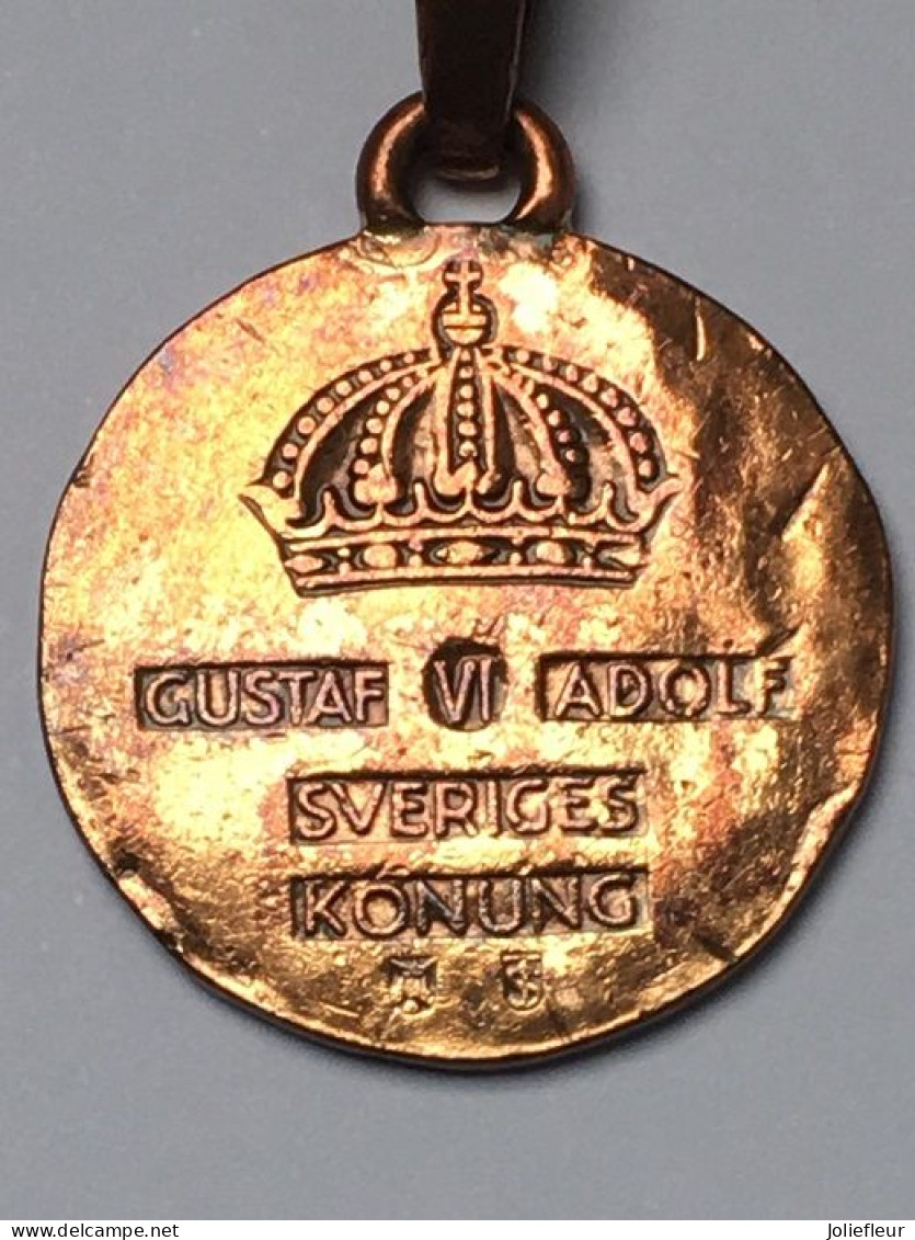 PENDENTIF GUSTAF VI ADOLF SVERIGES KONUNG 1957 - Pendants