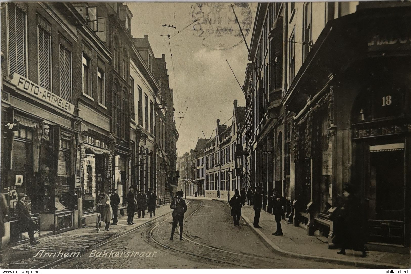 Arnhem // Bakkerstraat (Veel Volk) 1935 - Arnhem