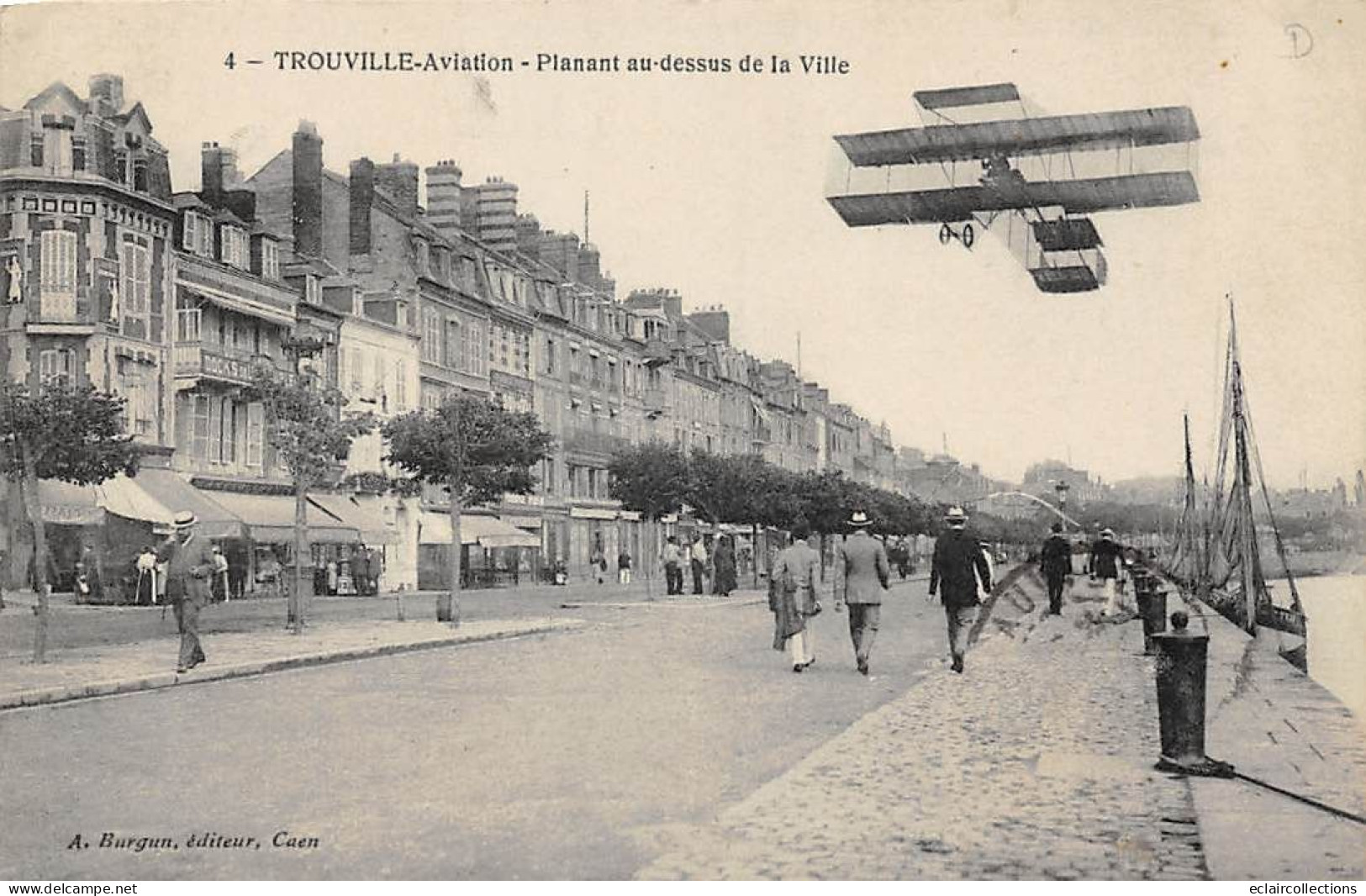 Trouville       14       Aviation  Planant Au Dessus De La Ville   (voir Scan) - Trouville