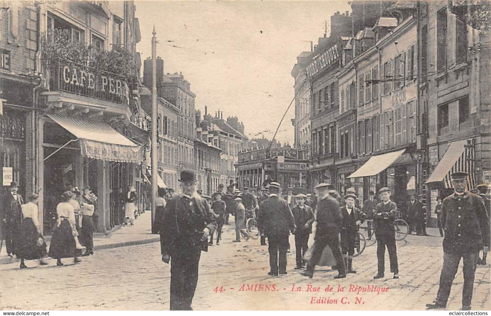 Amiens     80        La Rue De La République  -  Tramway  -    (voir Scan) - Amiens