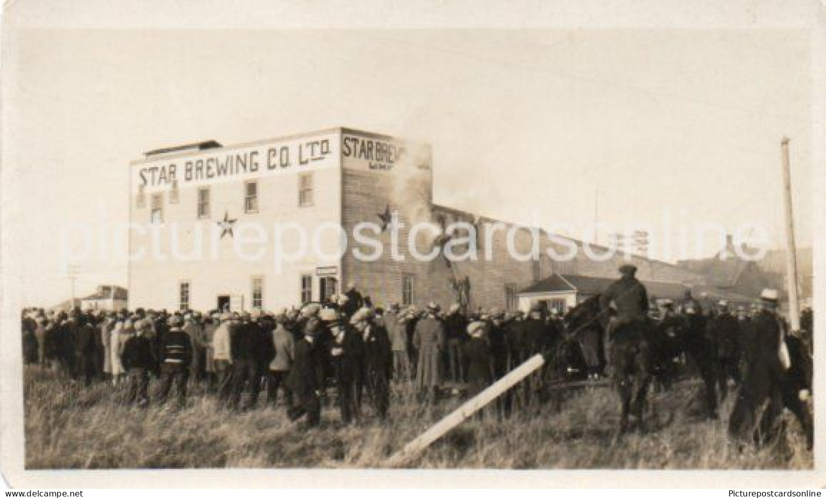 STAR BREWING CO LTD ON FIRE 1933 OLD ORIGINAL PHOTOGRAPH BATTLEFORD SASKATCHEWAN CANADA NOT A POSTCARD RARE SCENE - Autres & Non Classés