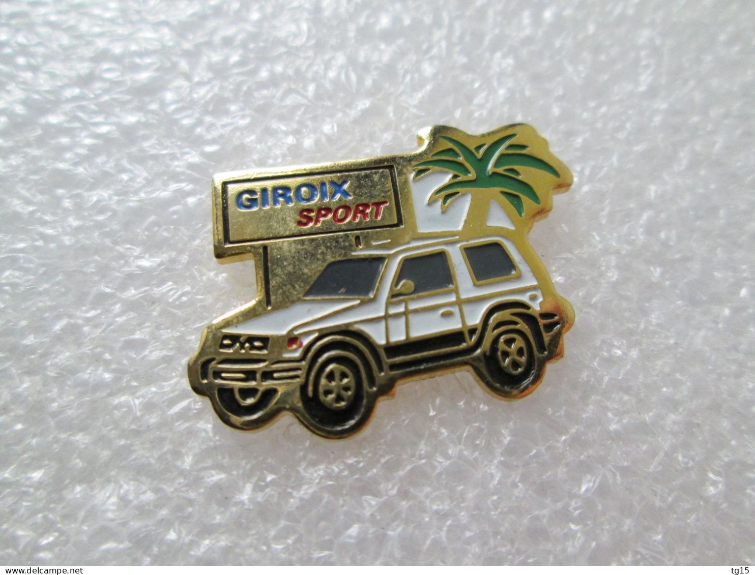 PIN'S    GIROIX  SPORT  MITSUBISHI PAJERO - Mitsubishi