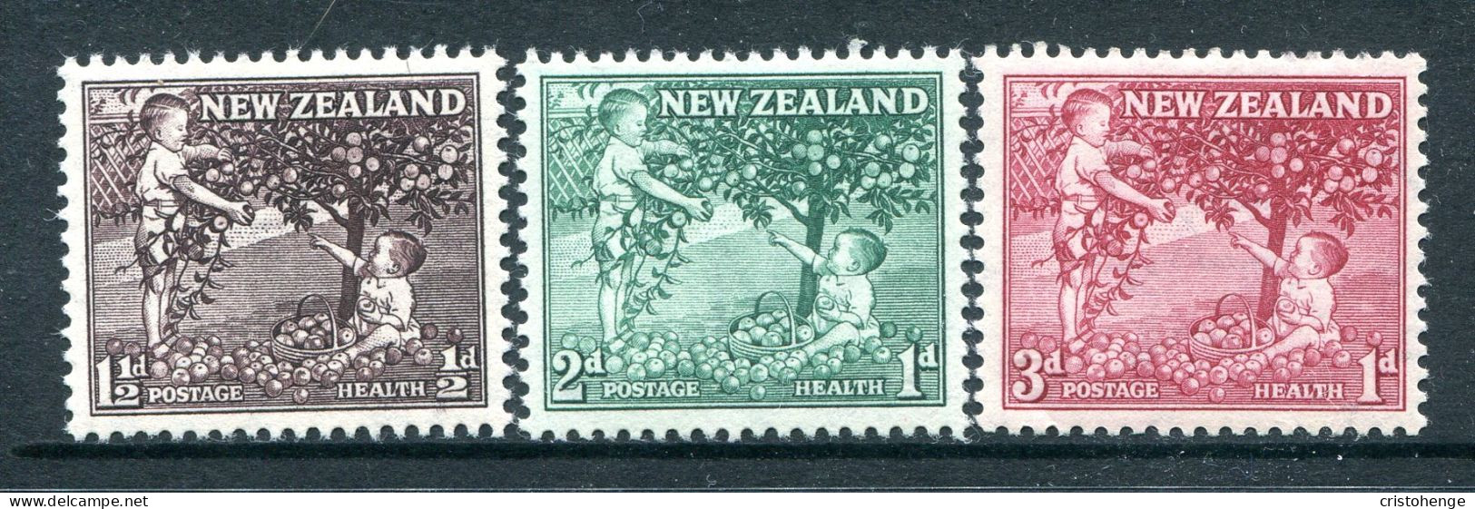 New Zealand 1956 Health - Children Picking Apples Set HM (SG 755-757) - Ongebruikt