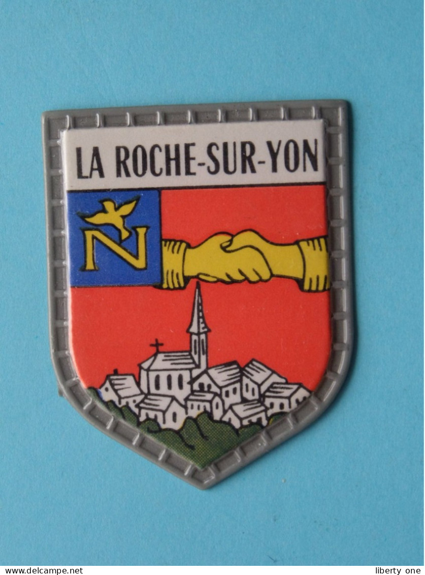 LA ROCHE-SUR-YON ( Chocolat LANVIN ) Blason > Villes De FRANCE ( 5 X 4 Cm. ) ! - Chocolade