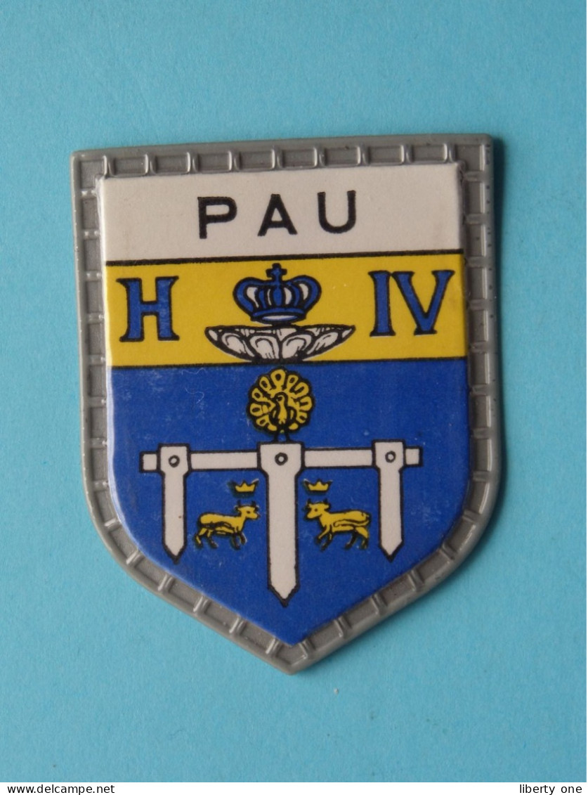 PAU ( Chocolat LANVIN ) Blason > Villes De FRANCE ( 5 X 4 Cm. ) ! - Chocolat