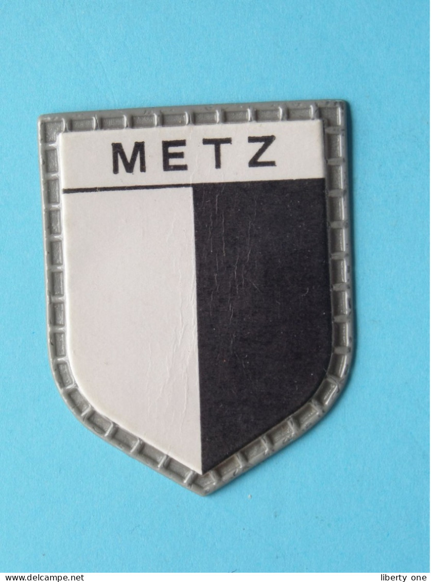 METZ ( Chocolat LANVIN ) Blason > Villes De FRANCE ( 5 X 4 Cm. ) ! - Chocolat