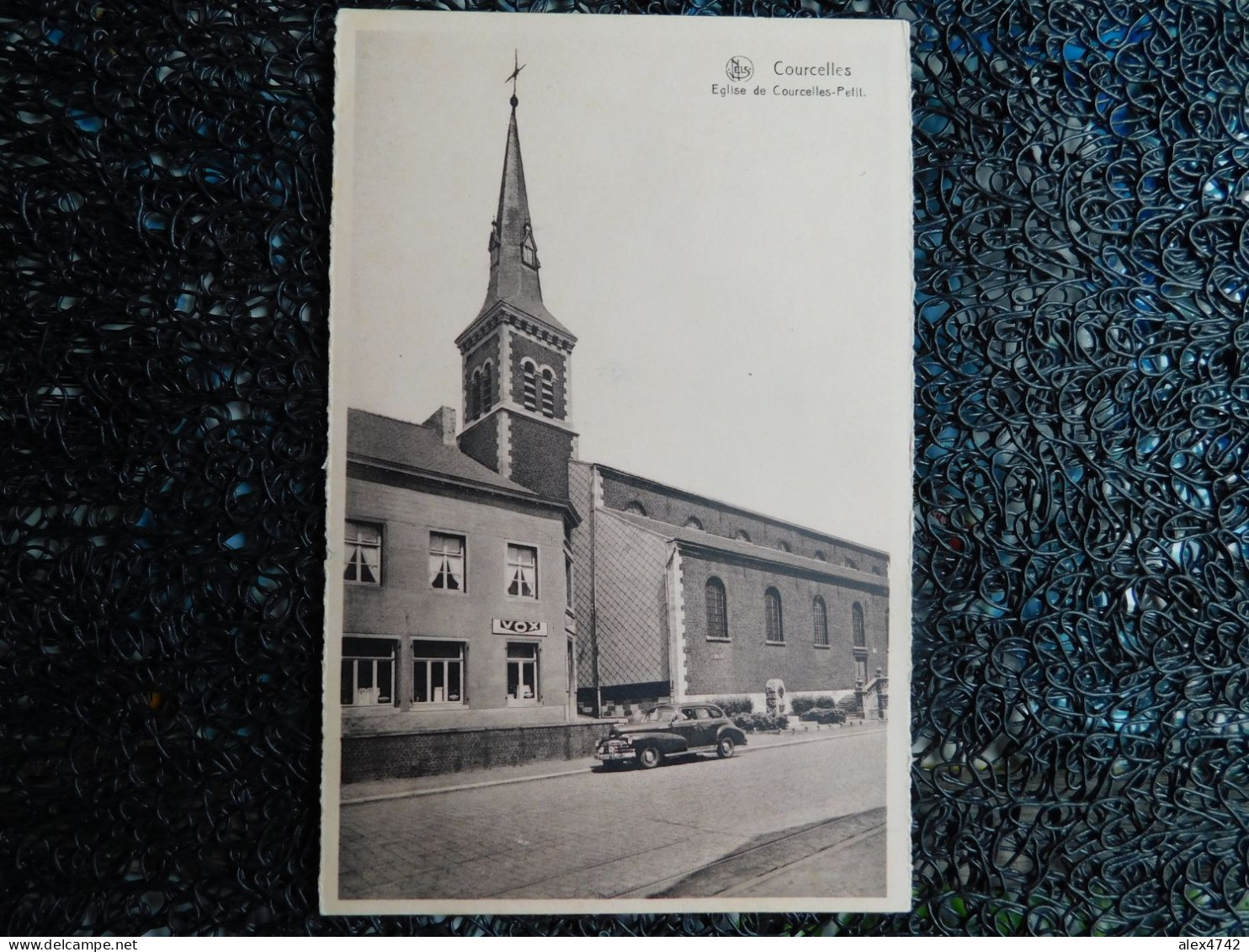 Courcelles, Eglise De Courcelles-Petit, édit. Maison Du Livre, Courcelles-Trieux, 1956, Vielle Voiture  (Y17) - Courcelles