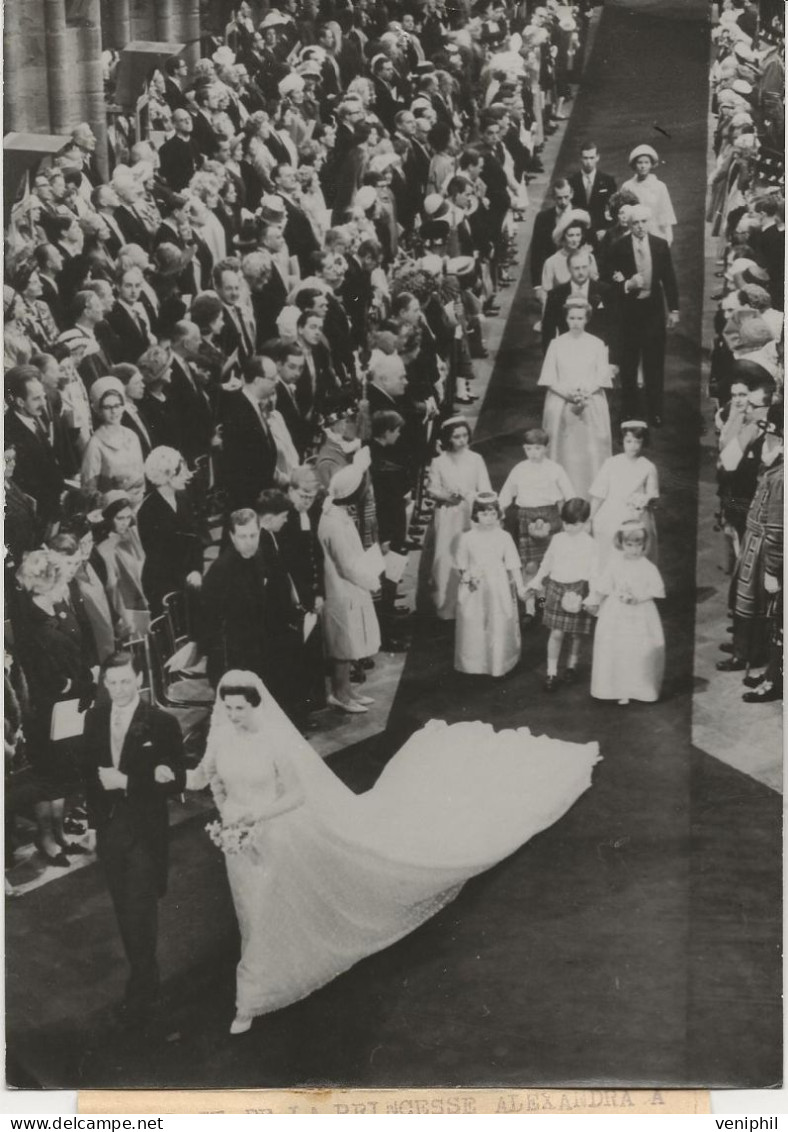 PHOTO  A  DP AGENCE DE PRESSE -MARIAGE DE LA PRICESSE ALEXANDRA A LONDRES - 26-4-1963 - Célébrités