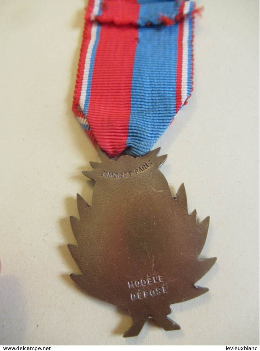 Médaille Or  Confédération Musicale De France / Bronze / G Moret , Paris /Vers  1960-1980    MED420 - Frankrijk