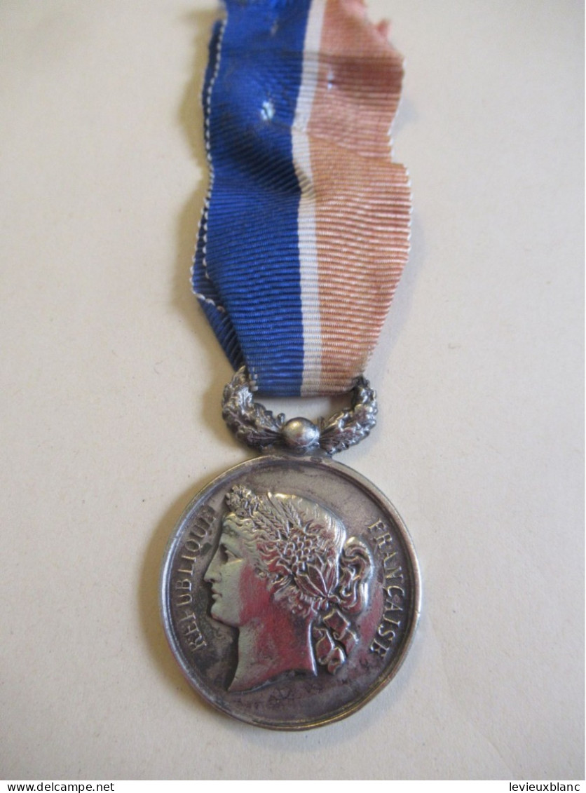 Médaille Pompiers/ République Française/Union Départemental Des Sapeurs-Pompiers/ Eure & Loir/ Vers 1900-1920   MED425 - Frankreich