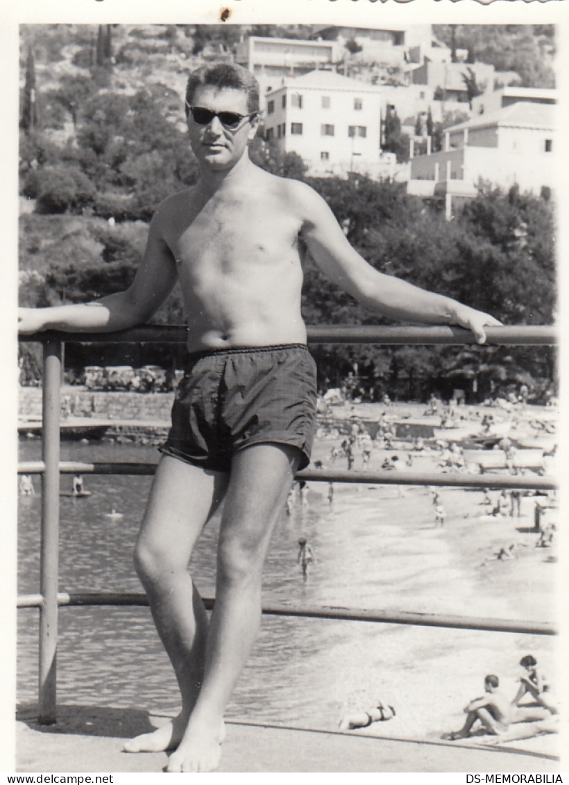 Nude Man W Sunglasses At Beach Original Old Photo Gay Interest - Non Classés