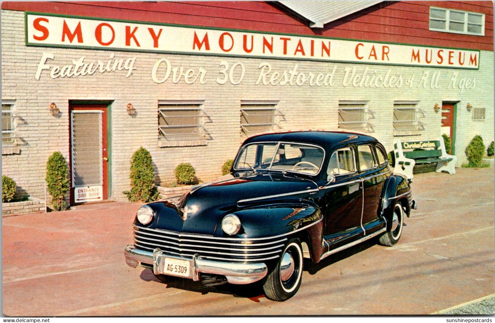 Tennessee Pigeon Forge 1942 Chrysler New Yorker 4 Door Sedan Smoky Mountain Car Museum  - Smokey Mountains